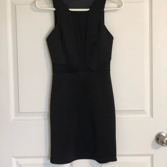 Little black dress 🔥 - Picture 2 of 5
